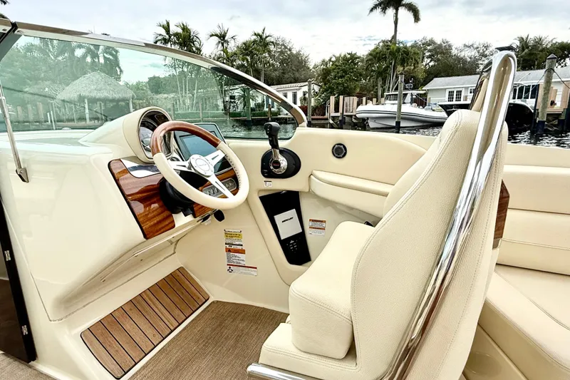 Slide: The Image of Chris-craft Launch 25 GT 2022 - 15