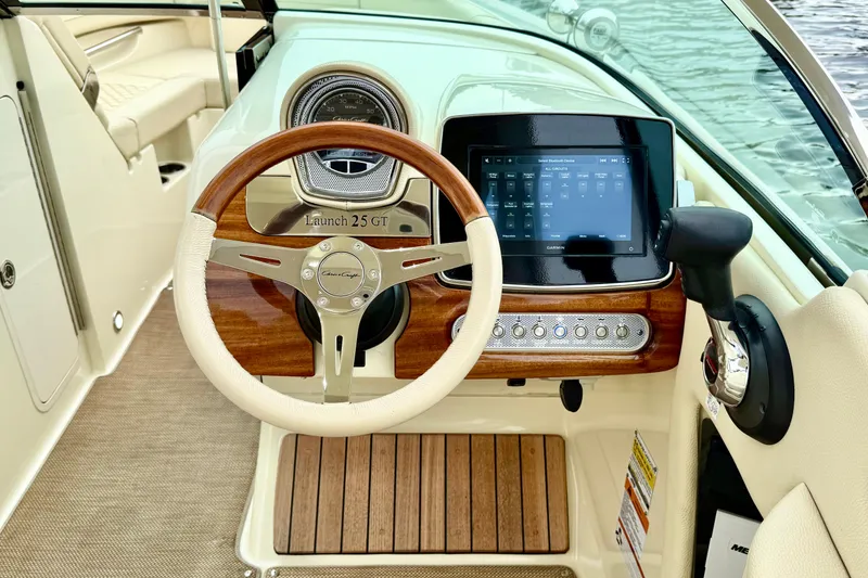 Slide: The Image of Chris-craft Launch 25 GT 2022 - 16