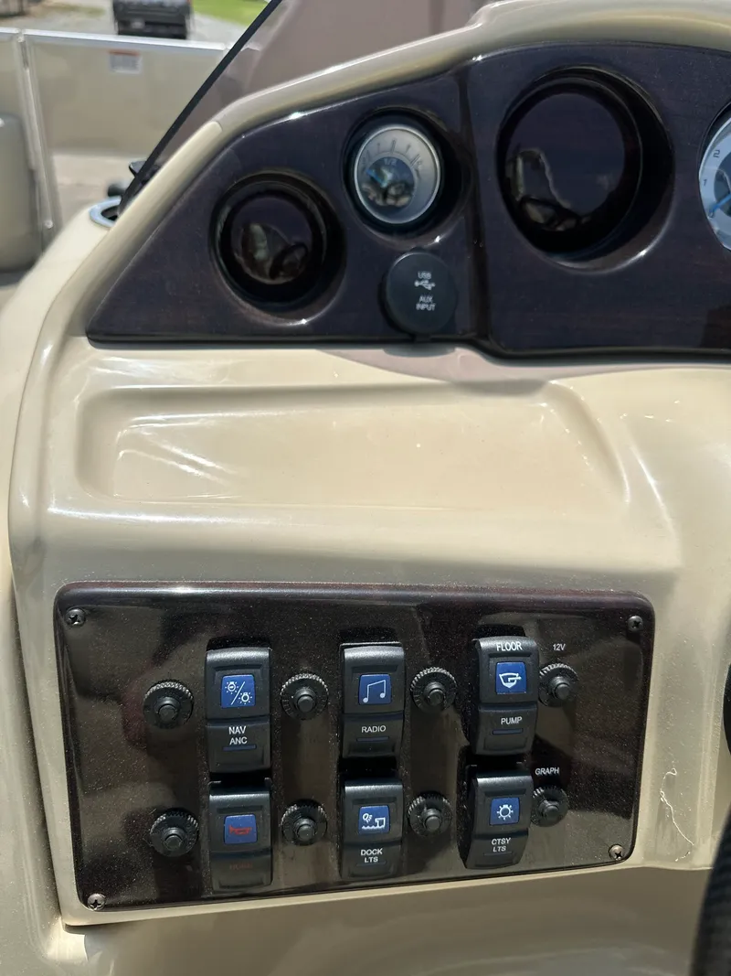 Slide: The Image of Sylvan Mirage 820 2019 - 11