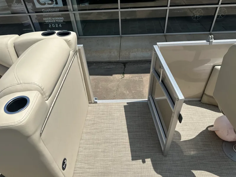 Slide: The Image of Sylvan Mirage 820 2019 - 15