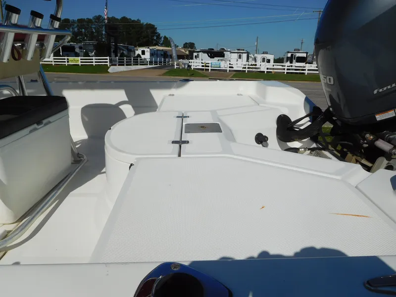 Slide: The Image of Skeeter ZX22 Bay 2004 - 6