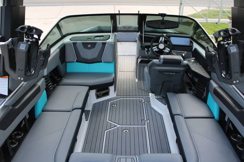 Slide: The Image of Nautique G23 2022 - 16