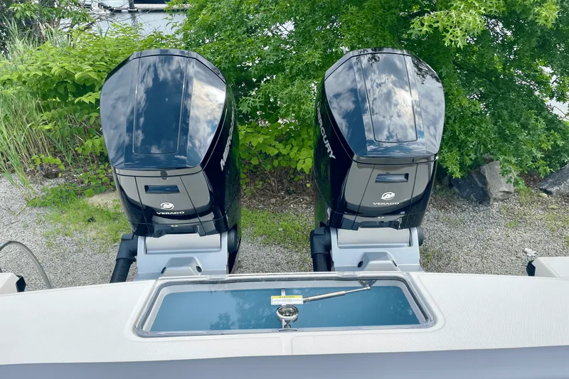 Slide: The Image of Boston Whaler 380 Outrage 2025 - 12