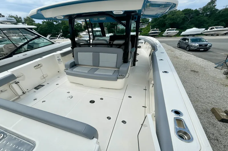 Slide: The Image of Boston Whaler 380 Outrage 2025 - 13