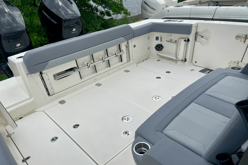 Slide: The Image of Boston Whaler 380 Outrage 2025 - 14