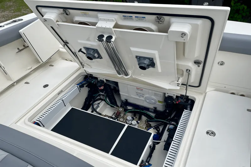 Slide: The Image of Boston Whaler 380 Outrage 2025 - 16