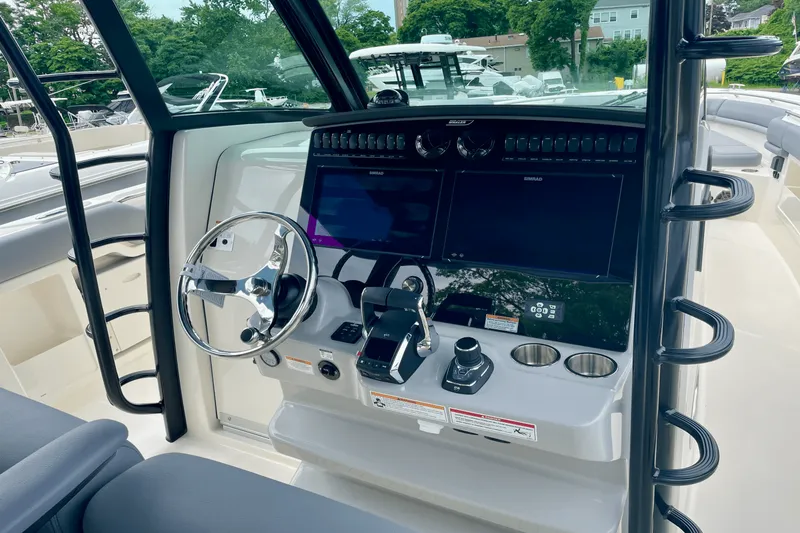 Slide: The Image of Boston Whaler 380 Outrage 2025 - 23