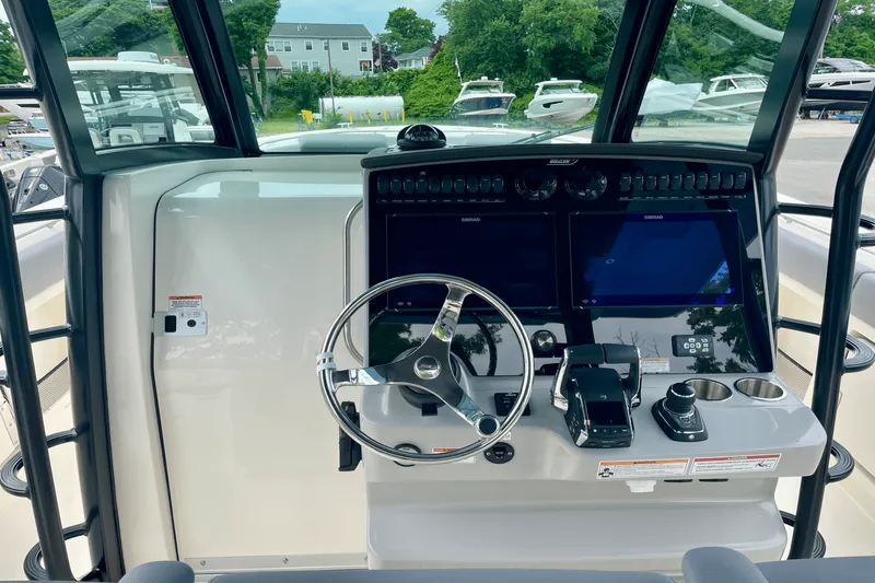 Slide: The Image of Boston Whaler 380 Outrage 2025 - 24