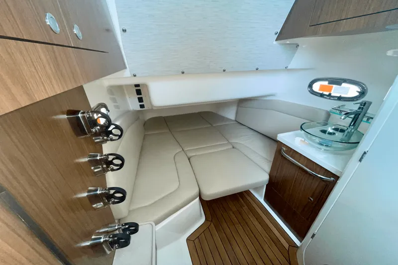 Slide: The Image of Boston Whaler 380 Outrage 2025 - 27