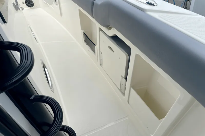 Slide: The Image of Boston Whaler 380 Outrage 2025 - 30