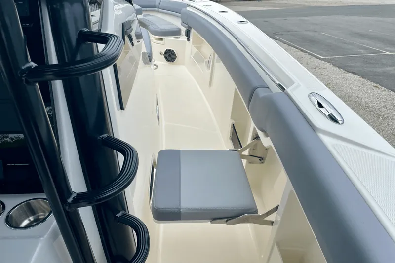 Slide: The Image of Boston Whaler 380 Outrage 2025 - 31