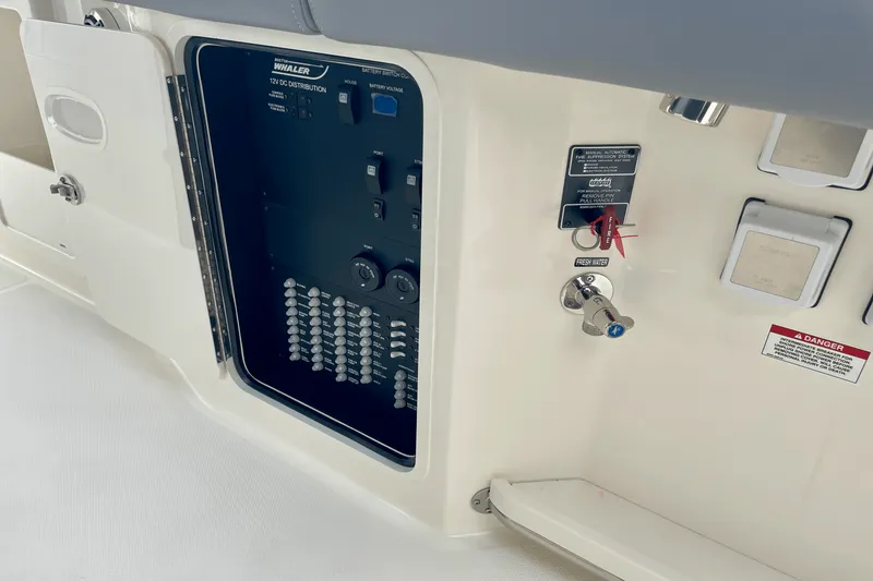 Slide: The Image of Boston Whaler 380 Outrage 2025 - 32