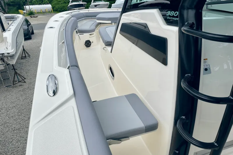 Slide: The Image of Boston Whaler 380 Outrage 2025 - 34