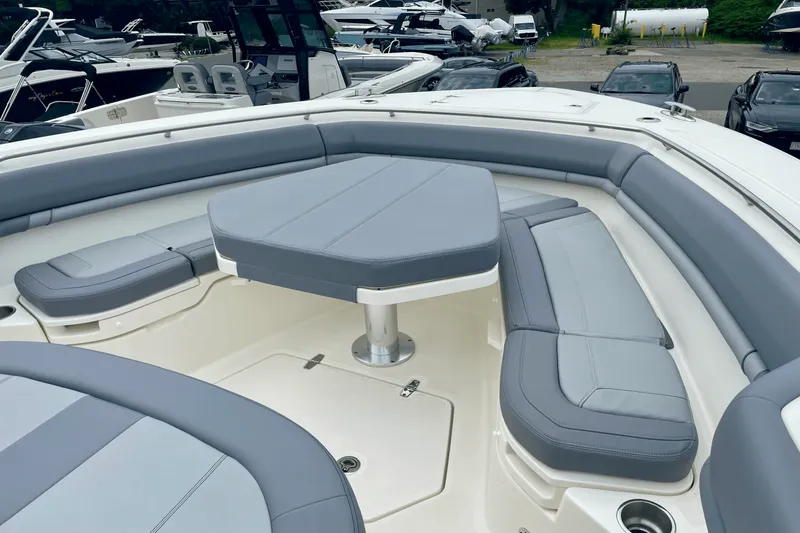 Slide: The Image of Boston Whaler 380 Outrage 2025 - 38