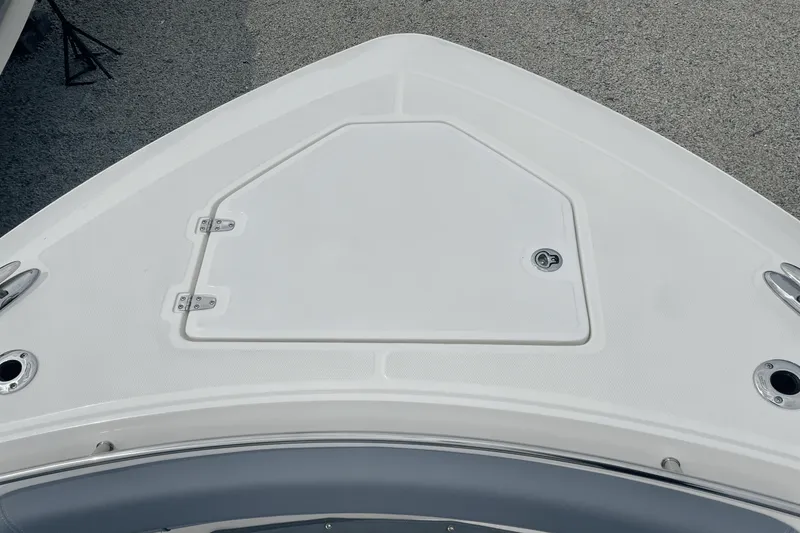 Slide: The Image of Boston Whaler 380 Outrage 2025 - 40