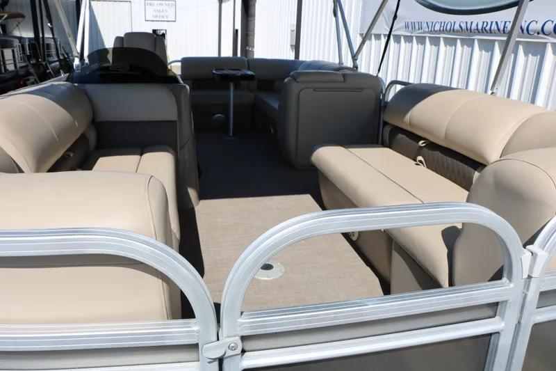 Slide: The Image of SunTracker Party Barge 20 Deluxe 2021 - 16