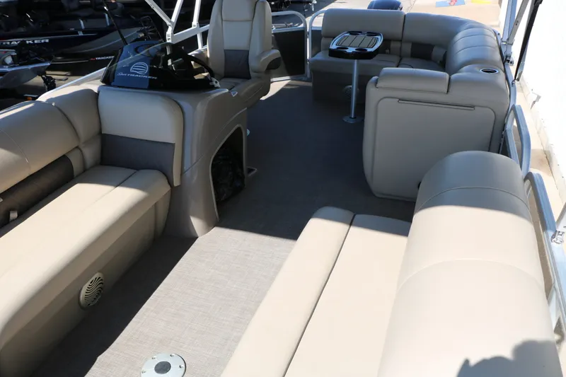 Slide: The Image of SunTracker Party Barge 20 Deluxe 2021 - 17