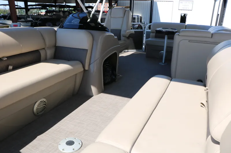 Slide: The Image of SunTracker Party Barge 20 Deluxe 2021 - 18