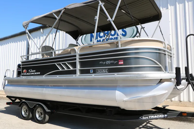 Slide: The Image of SunTracker Party Barge 20 Deluxe 2021 - 2