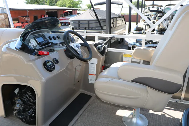 Slide: The Image of SunTracker Party Barge 20 Deluxe 2021 - 29
