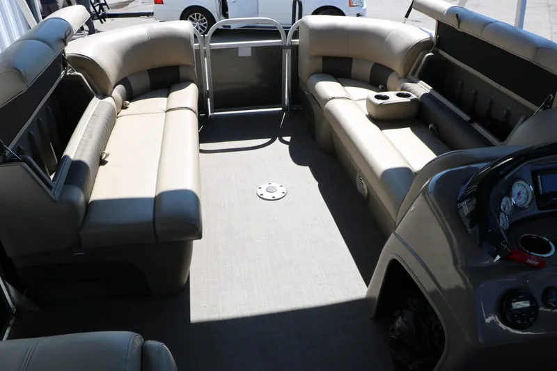 Slide: The Image of SunTracker Party Barge 20 Deluxe 2021 - 36