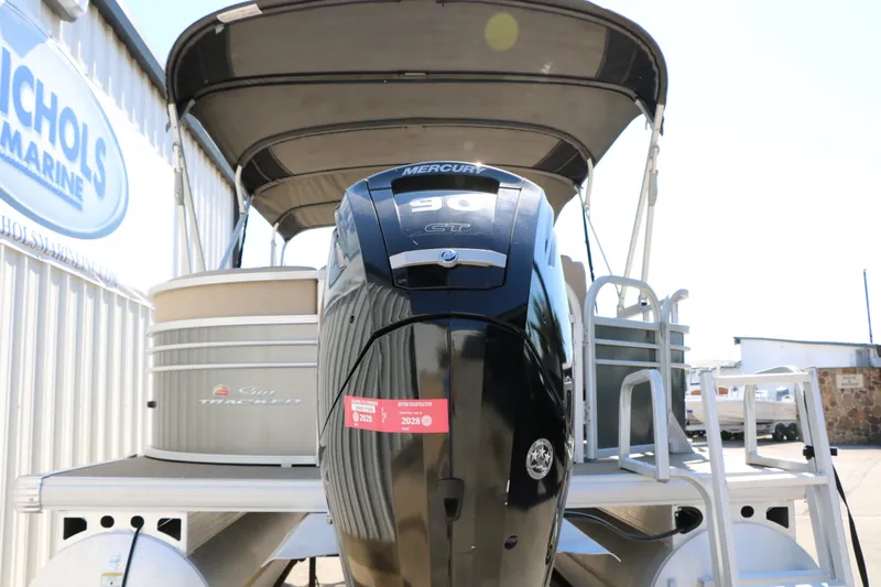 Slide: The Image of SunTracker Party Barge 20 Deluxe 2021 - 7
