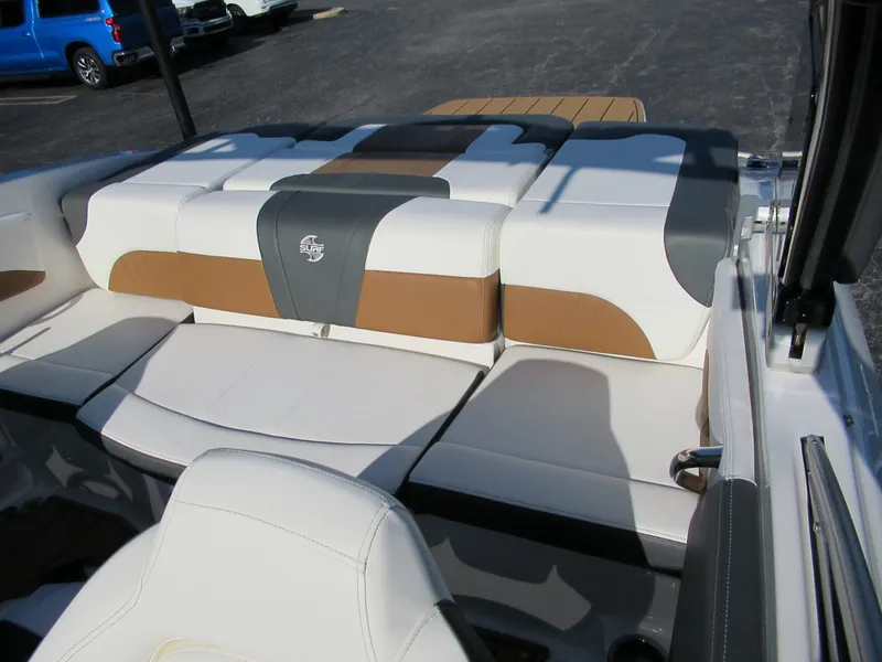 Slide: The Image of Chaparral 21 Surf 2024 - 8
