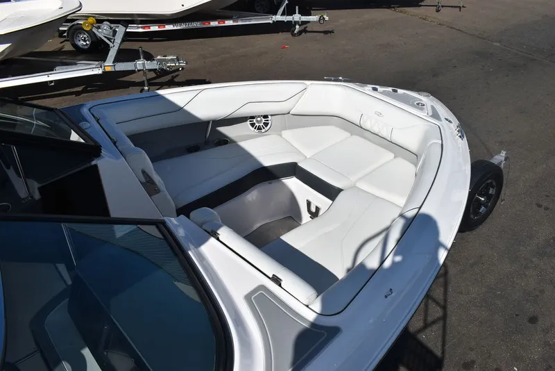 Slide: The Image of Regal LX4 2021 - 18