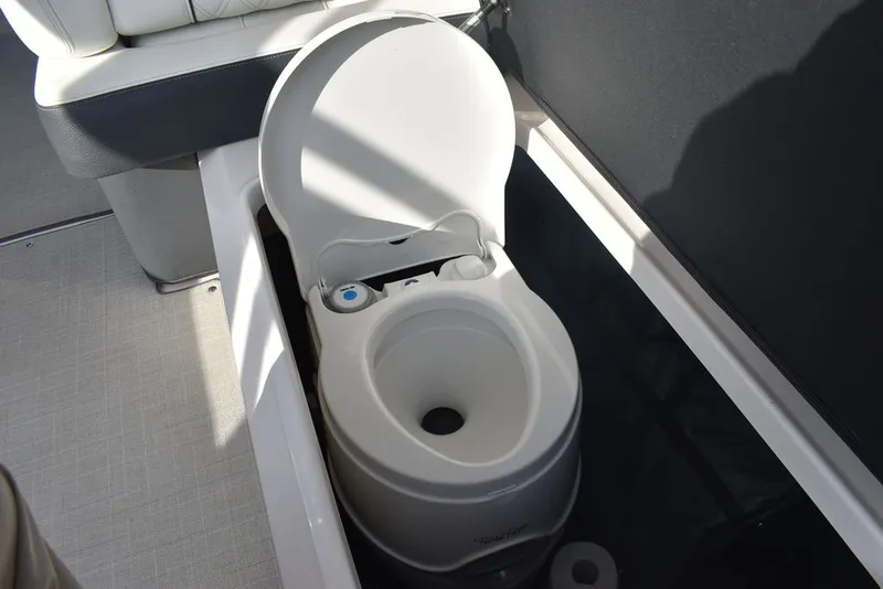 Slide: The Image of Regal LX4 2021 - 54