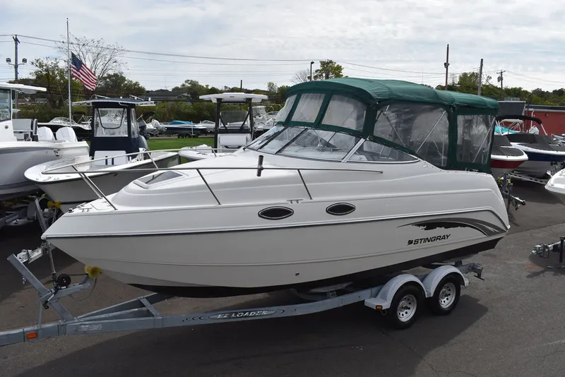 The Image of Stingray 240CS 2002 - 0