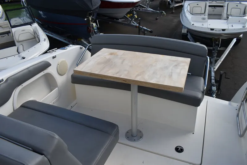 Slide: The Image of Stingray 240CS 2002 - 100