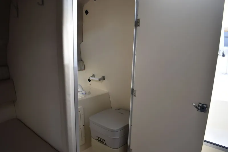 Slide: The Image of Stingray 240CS 2002 - 101