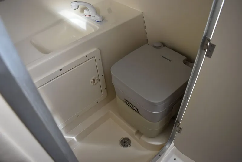 Slide: The Image of Stingray 240CS 2002 - 102