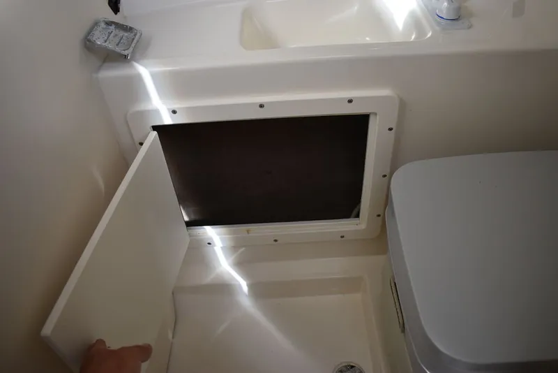 Slide: The Image of Stingray 240CS 2002 - 104