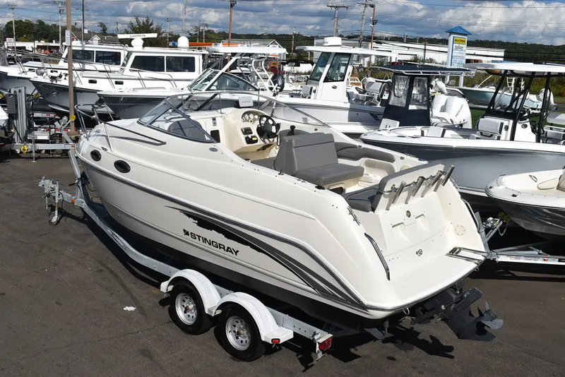 Slide: The Image of Stingray 240CS 2002 - 17