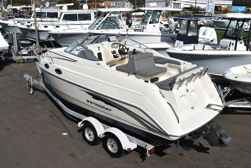 Slide: The Image of Stingray 240CS 2002 - 18