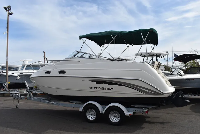 Slide: The Image of Stingray 240CS 2002 - 4