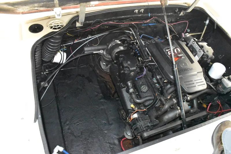 Slide: The Image of Stingray 240CS 2002 - 40