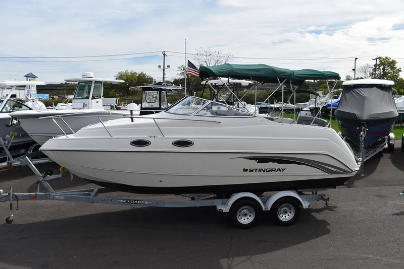 Slide: The Image of Stingray 240CS 2002 - 5