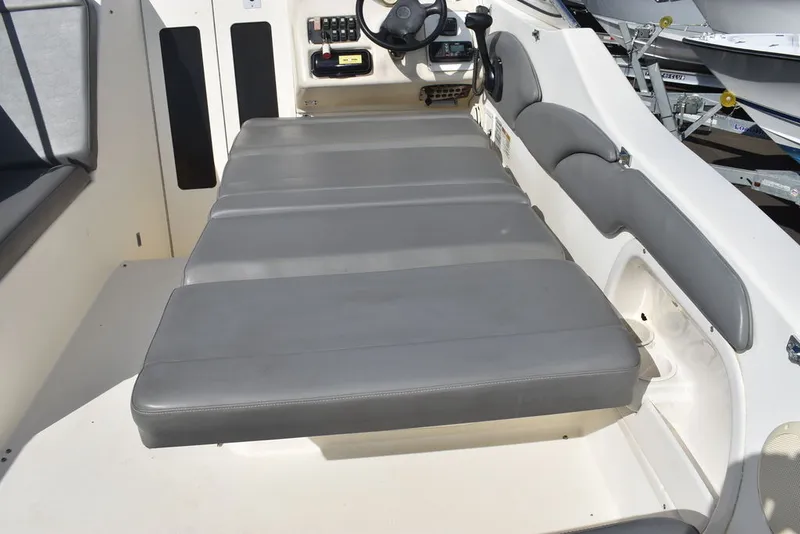 Slide: The Image of Stingray 240CS 2002 - 50