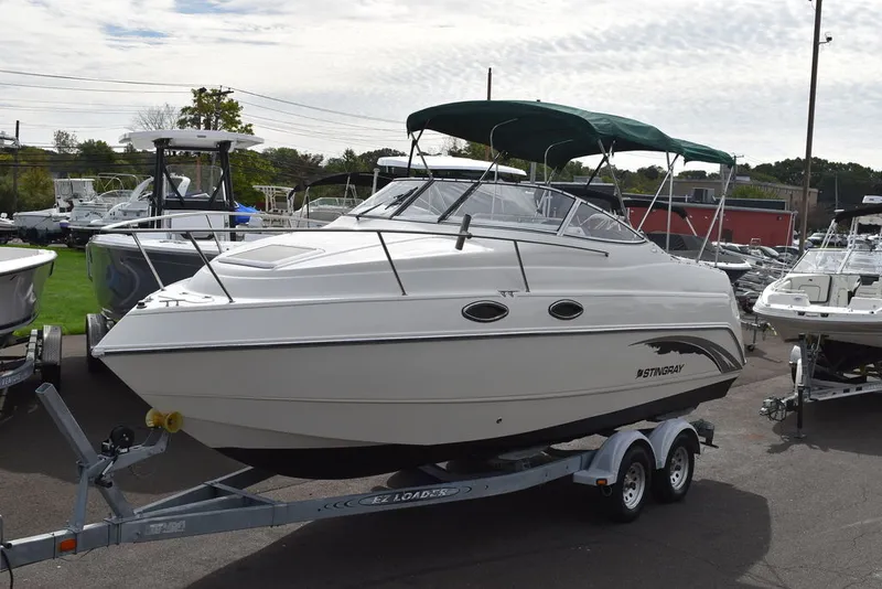 Slide: The Image of Stingray 240CS 2002 - 6