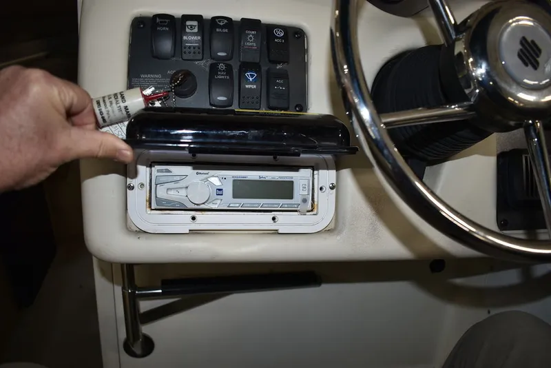 Slide: The Image of Stingray 240CS 2002 - 62