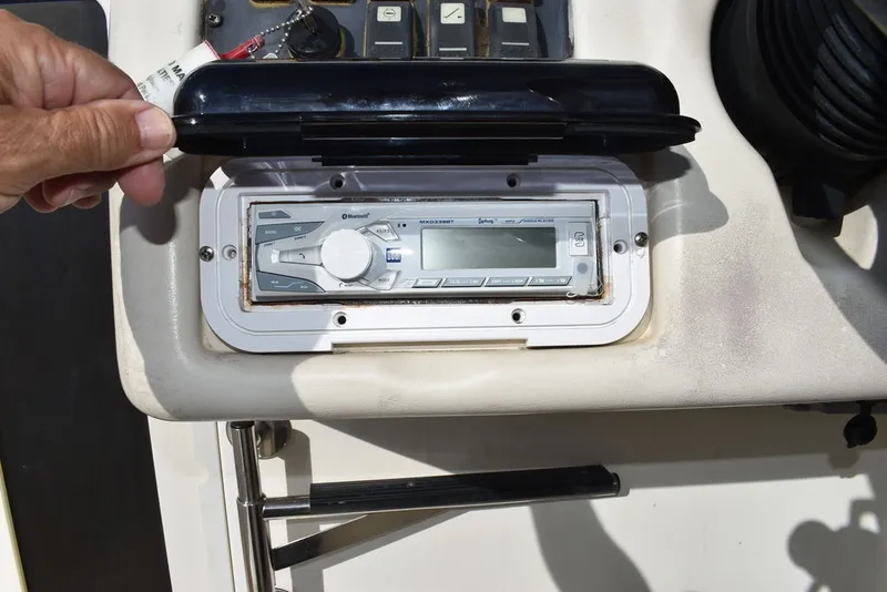 Slide: The Image of Stingray 240CS 2002 - 63