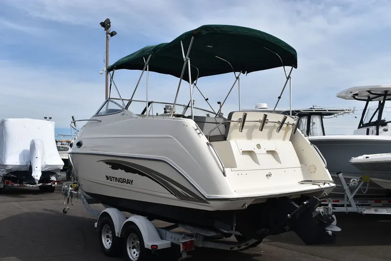 Slide: The Image of Stingray 240CS 2002 - 7