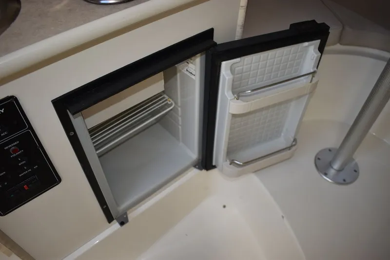 Slide: The Image of Stingray 240CS 2002 - 75