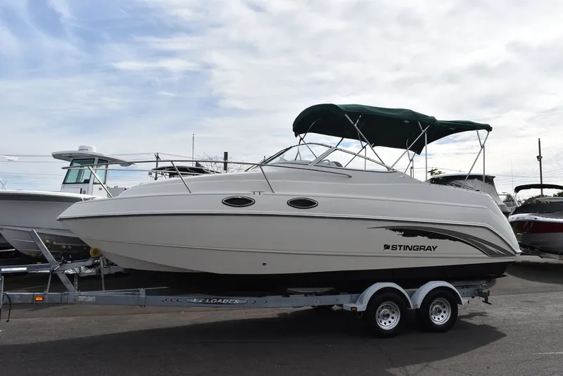 Slide: The Image of Stingray 240CS 2002 - 8