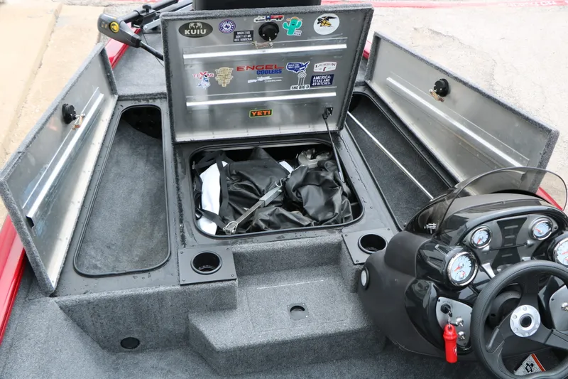 Slide: The Image of Tracker Pro Team 175 Txw 2024 - 25