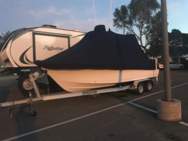 Slide: The Image of Sea Hunt 232 TRITON CENTER CONSOLE 2004 - 5