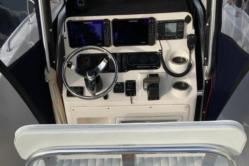 Slide: The Image of Sea Hunt 232 TRITON CENTER CONSOLE 2004 - 1