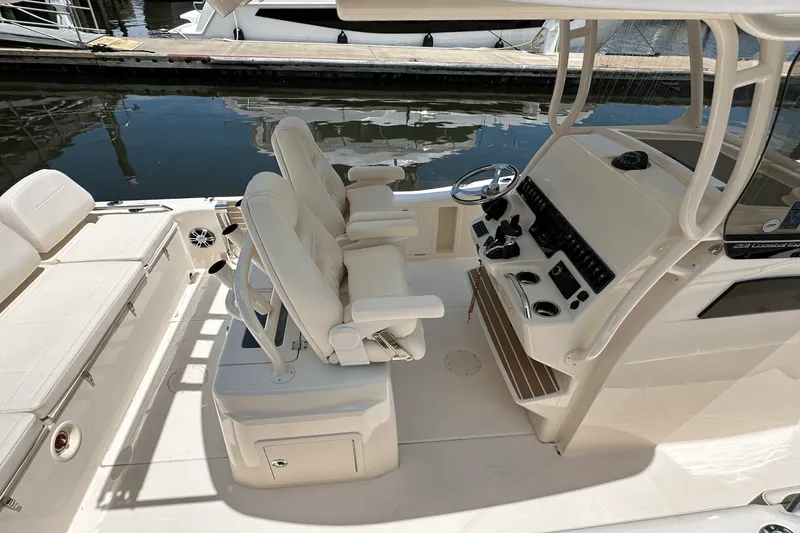 Slide: The Image of Grady-White 281 CE 2025 - 7